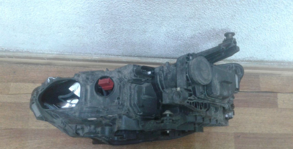 Фара правая Volkswagen Passat B8 oem 3g1941082g (слом. 1 крепл. потерт. стекла)