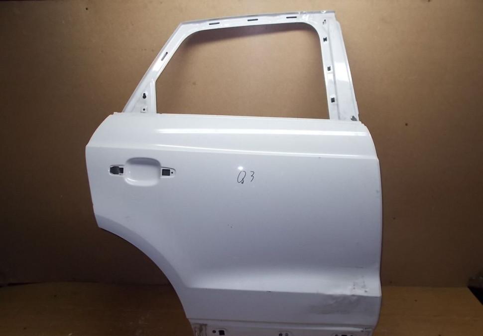 Дверь задняя правая Audi Q3 1 8U oem 8U0833052B (Скл-3)