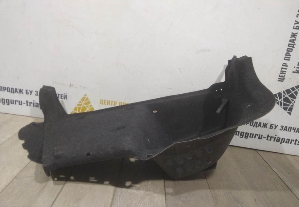 Обивка багажника левая бу Skoda Octavia A7 OEM 5EU867427E Обивка багажника левая бу Skoda Octavia A7 OEM 5EU867427E
