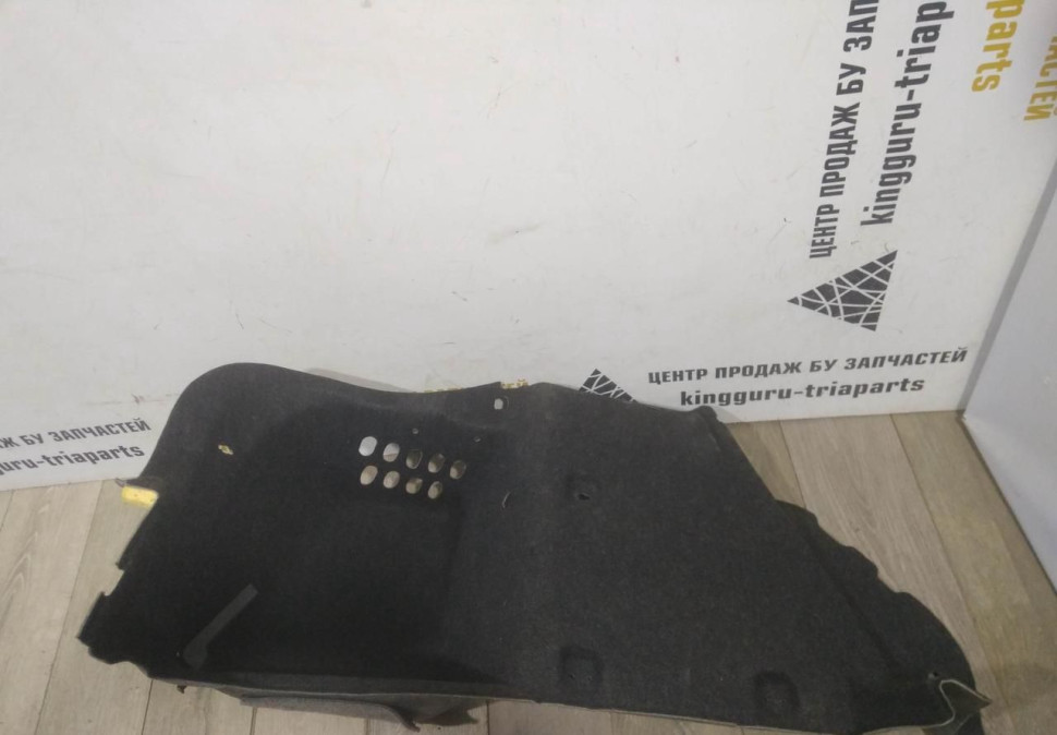 Обивка багажника левая бу Skoda Octavia A7 OEM 5EU867427E Обивка багажника левая бу Skoda Octavia A7 OEM 5EU867427E