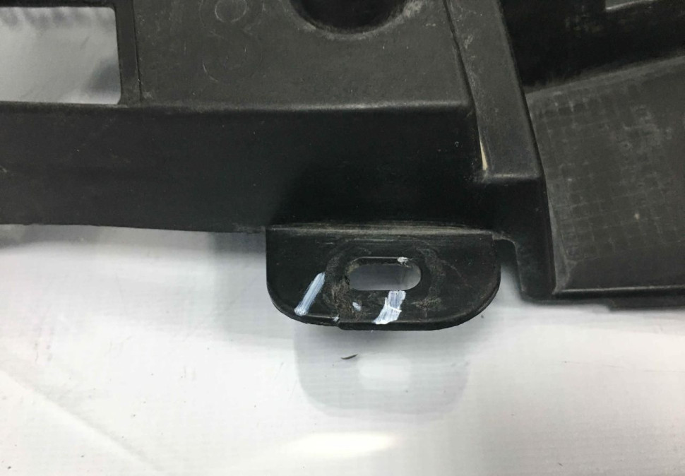 Кронштейн заднего бампера правый BMW X7 G07 M-Pack OEM 51128069902 Кронштейн заднего бампера правый BMW X7 G07 M-Pack OEM 51128069902