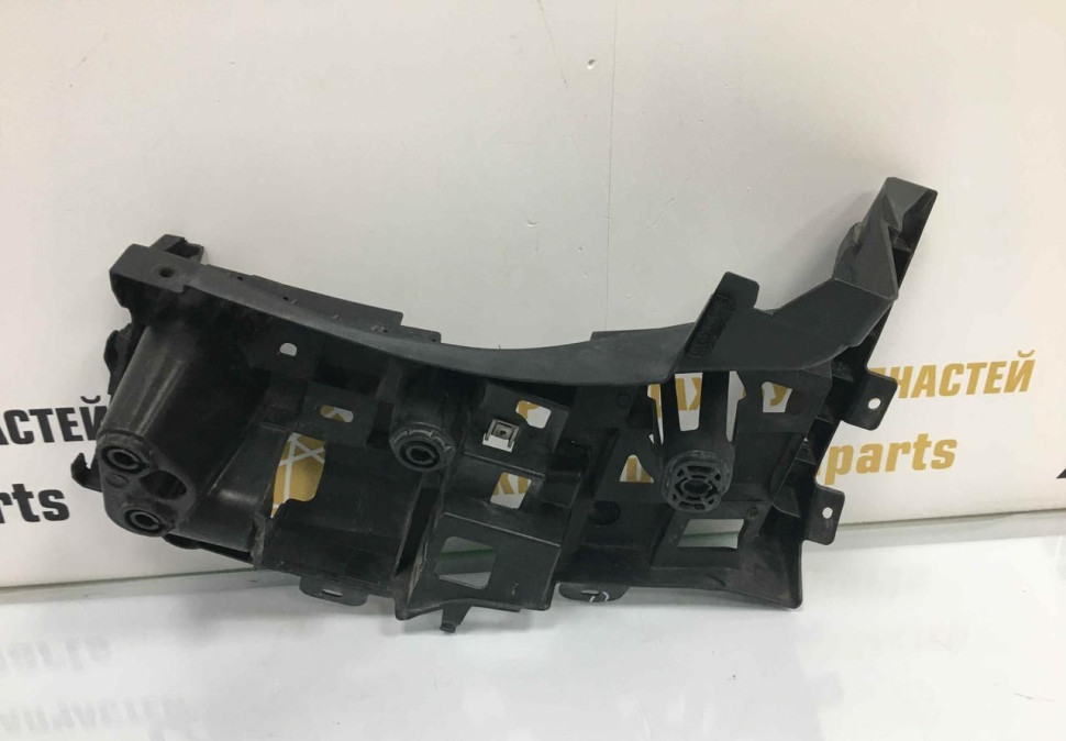 Кронштейн заднего бампера правый BMW X7 G07 M-Pack OEM 51128069902 Кронштейн заднего бампера правый BMW X7 G07 M-Pack OEM 51128069902