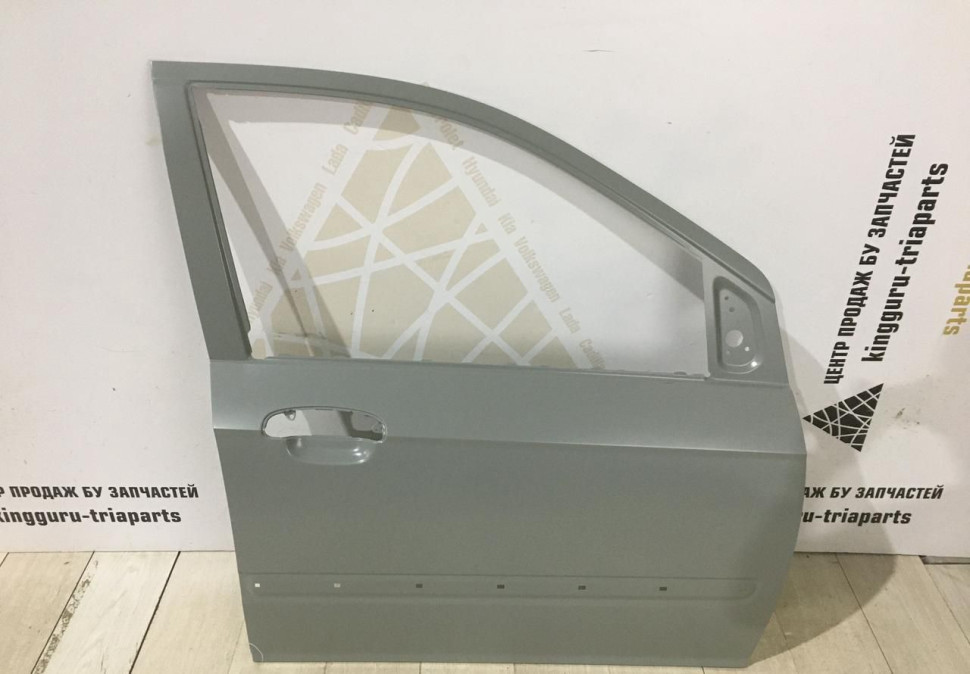 Панель передней правое двери Hyundai Getz 2002-2011 OEM 761211C010
