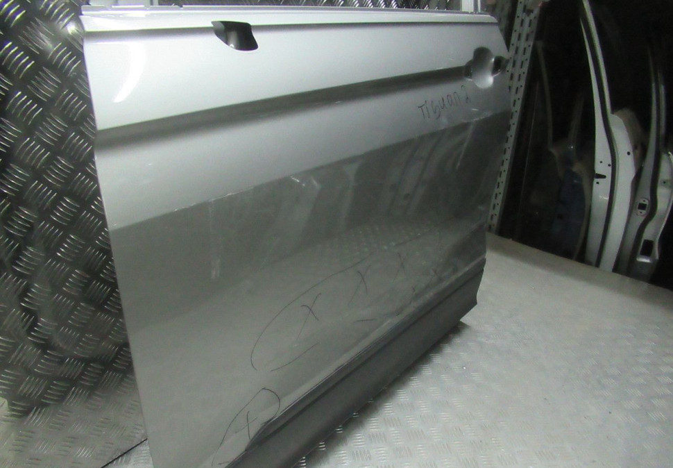 Дверь передняя левая Volkswagen Tiguan 2 (17>) oem 5NA831055K (скл-3) Дверь передняя левая Volkswagen Tiguan 2 (17>) oem 5NA831055K (скл-3)