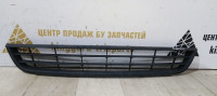 Решетка переднего бампера Volkswagen Jetta 6 дорест 2010-2014 oem 5C6853677