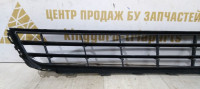 Решетка переднего бампера Volkswagen Jetta 6 дорест 2010-2014 oem 5C6853677