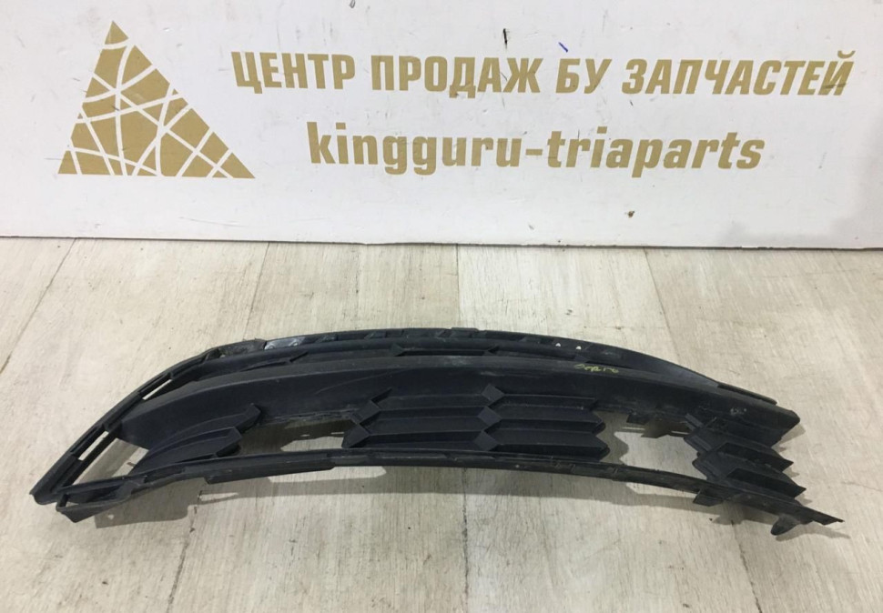 Решетка переднего бампера правая Skoda Karoq OEM 57A807368