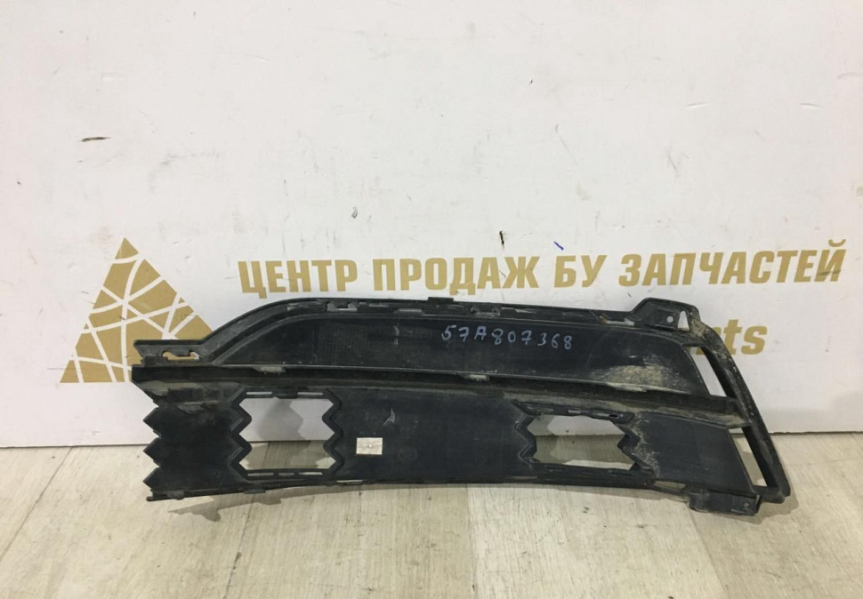 Решетка переднего бампера правая Skoda Karoq OEM 57A807368