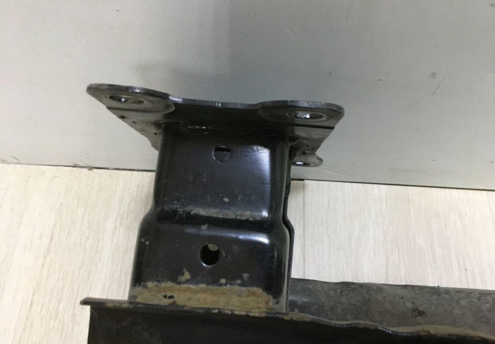 Усилитель заднего бампера Volkswagen Golf 7 oem 5G0807305B