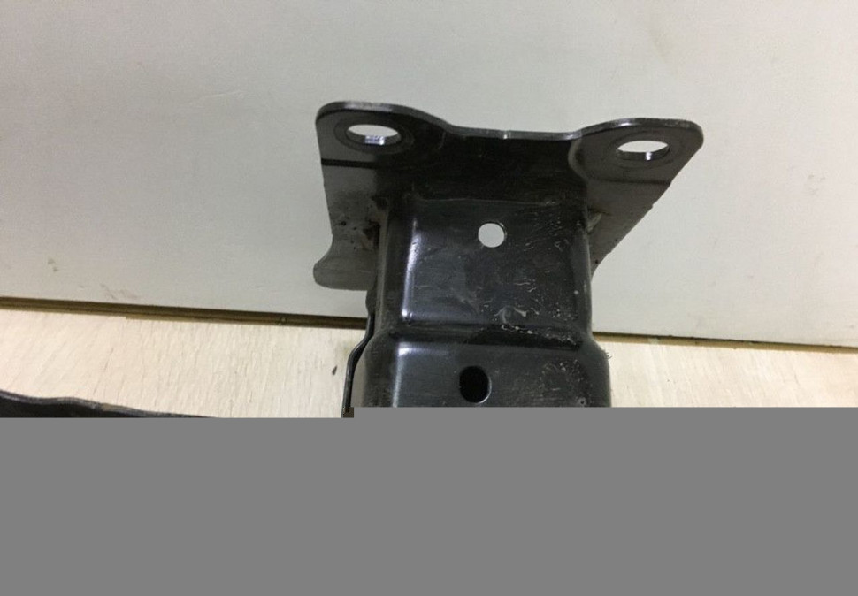 Усилитель заднего бампера Volkswagen Golf 7 oem 5G0807305B