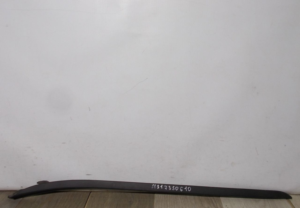 Молдинг лобового стекла правый бу BMW X1 F48 OEM 51317350610