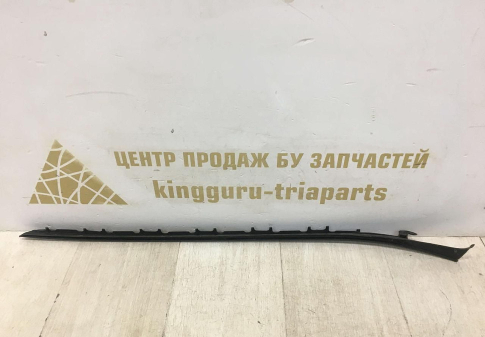 Молдинг лобового стекла правый BMW X1 F48 OEM 51317350610
