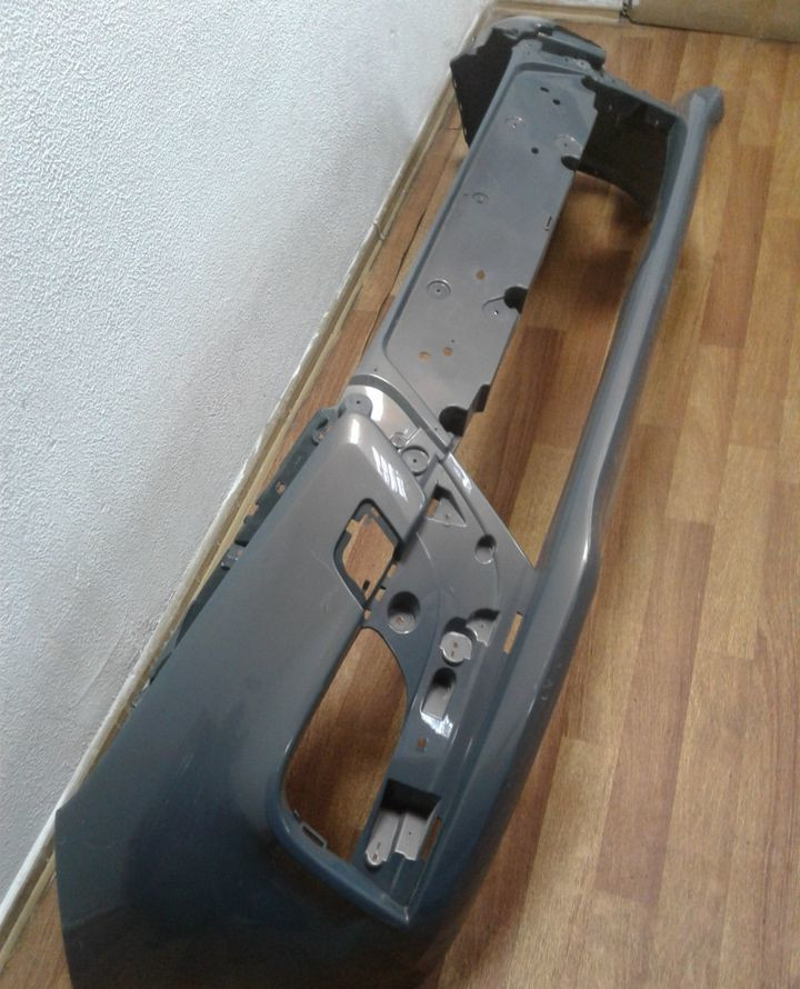 Передний бампер Lada Vesta (трещина) oem 8450006666 (скл-3) Передний бампер Lada Vesta (трещина) oem 8450006666 (скл-3)