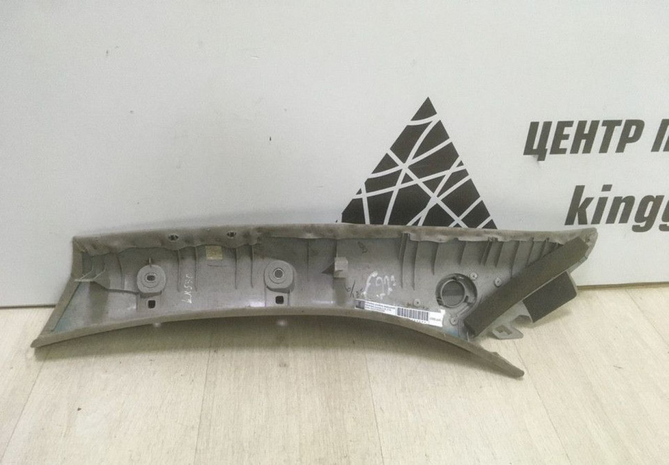 Обивка стойки лобового стекла правая Toyota Land Cruiser 200 oem 6221060300 Обивка стойки лобового стекла правая Toyota Land Cruiser 200 oem 6221060300