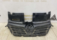 Решетка радиатора Renault Logan 2 рестайлинг OEM 623105887R