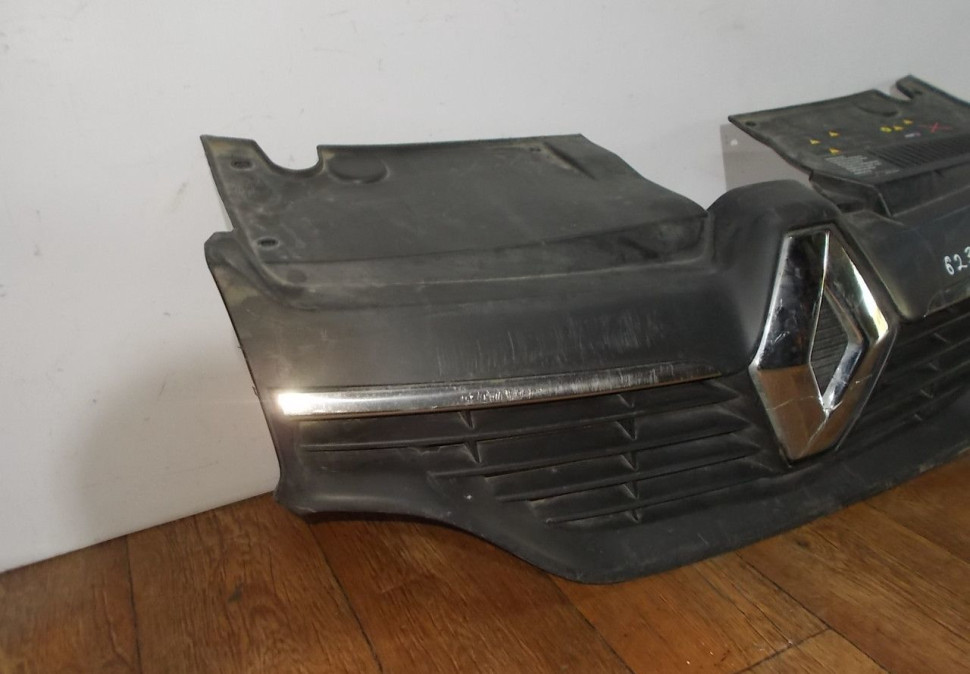 Решетка радиатора бу Renault Logan 2 OEM 623107605R Решетка радиатора бу Renault Logan 2 OEM 623107605R