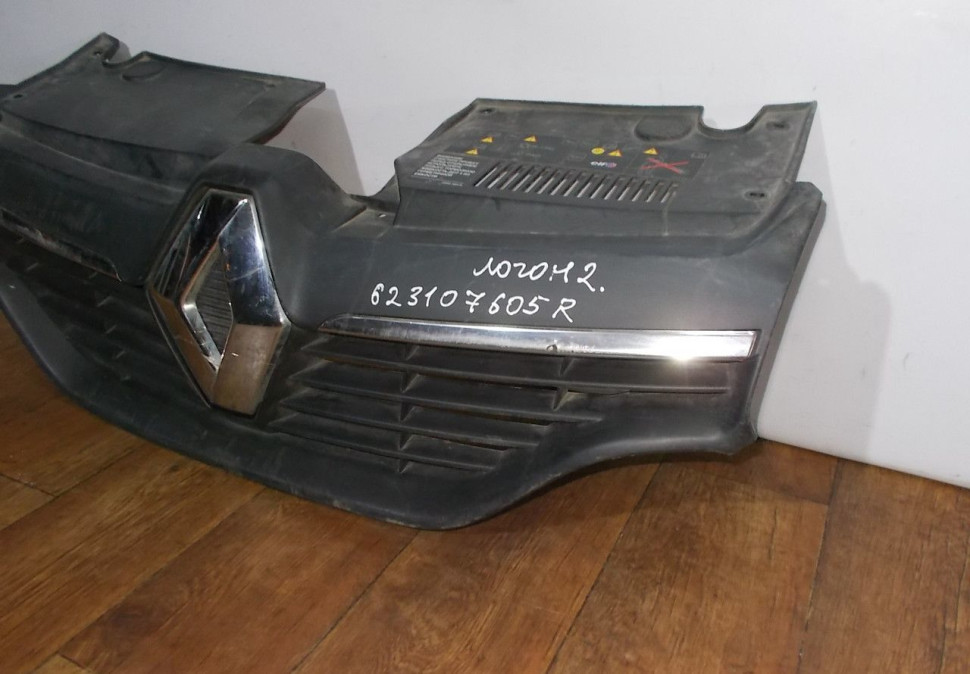 Решетка радиатора бу Renault Logan 2 OEM 623107605R Решетка радиатора бу Renault Logan 2 OEM 623107605R