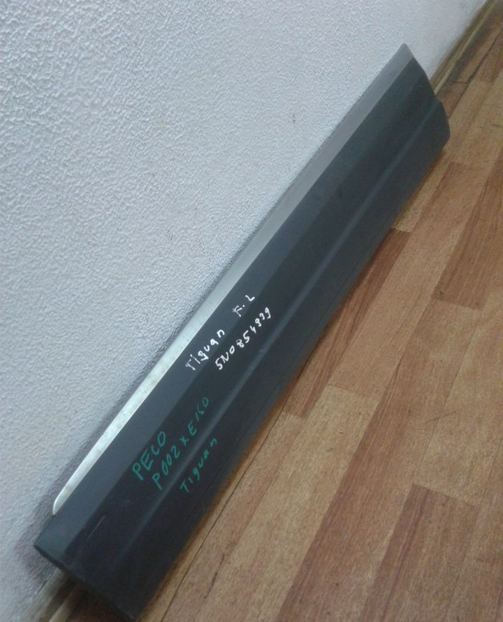 Молдинг двери передний левый Volkswagen Tiguan (11>) oem 5n0845939