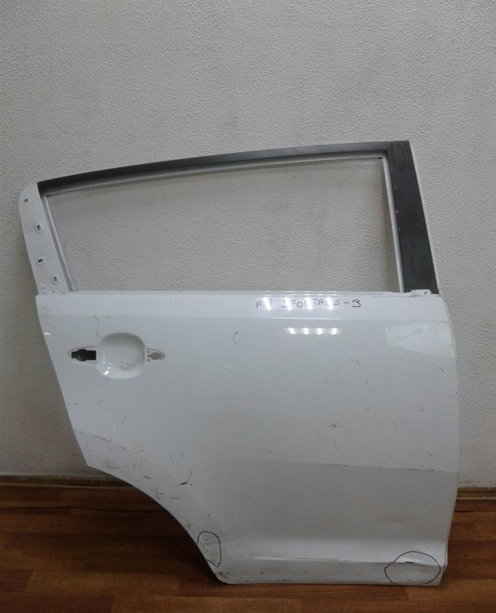 Дверь задняя правая Kia Sportage 3 (мал. вмятины)