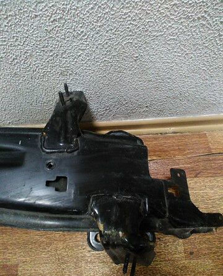 Усилитель переднего бампера Kia Sorento погнут Усилитель переднего бампера Kia Sorento погнут