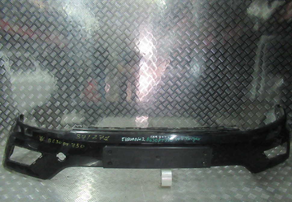 Бампер передний Volkswagen Tiguan 2 (17>) oem 5NR807221 (скл-3)