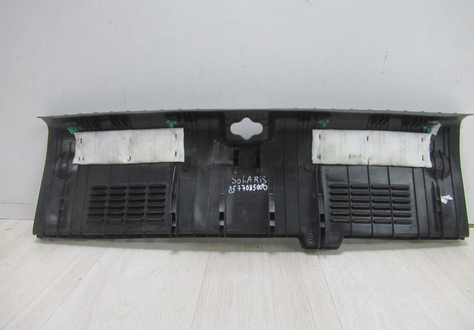 Обивка задней панели Hyundai Solaris 2  oem 85770H5000 (скл-3)