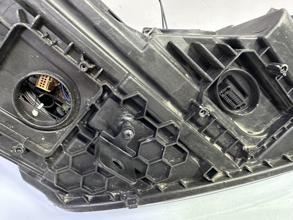 Фара ксенон левая бу Skoda Yeti рестайлинг OEM 5L1941015C