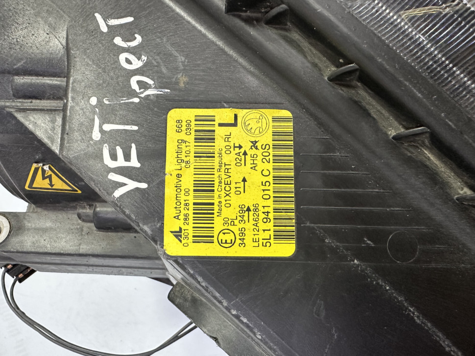 Фара ксенон левая бу Skoda Yeti рестайлинг OEM 5L1941015C