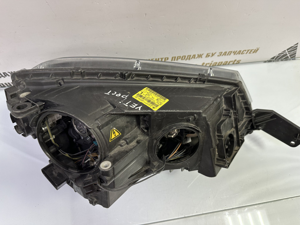 Фара ксенон левая бу Skoda Yeti рестайлинг OEM 5L1941015C