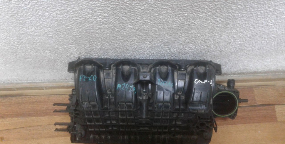 Впускной коллектор Volkswagen Golf 7 oem 04E129711J Впускной коллектор Volkswagen Golf 7 oem 04E129711J