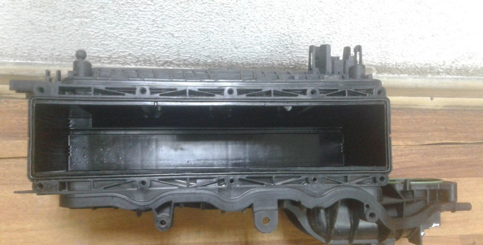 Впускной коллектор Volkswagen Golf 7 oem 04E129711J Впускной коллектор Volkswagen Golf 7 oem 04E129711J