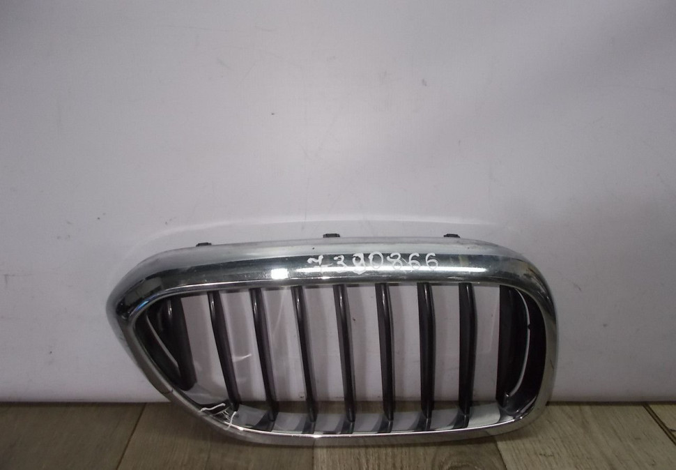 Решетка радиатора правая бу BMW 5 G30 OEM 51137390866