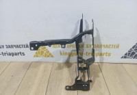 Кронштейн пад фару правый бу BMW X5 G05 OEM 51647421710