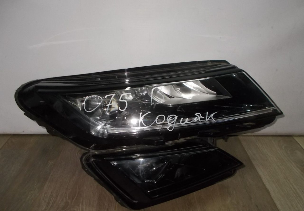 Фара ЛЭД LED правая бу Skoda Kodiaq OEM 566941016E