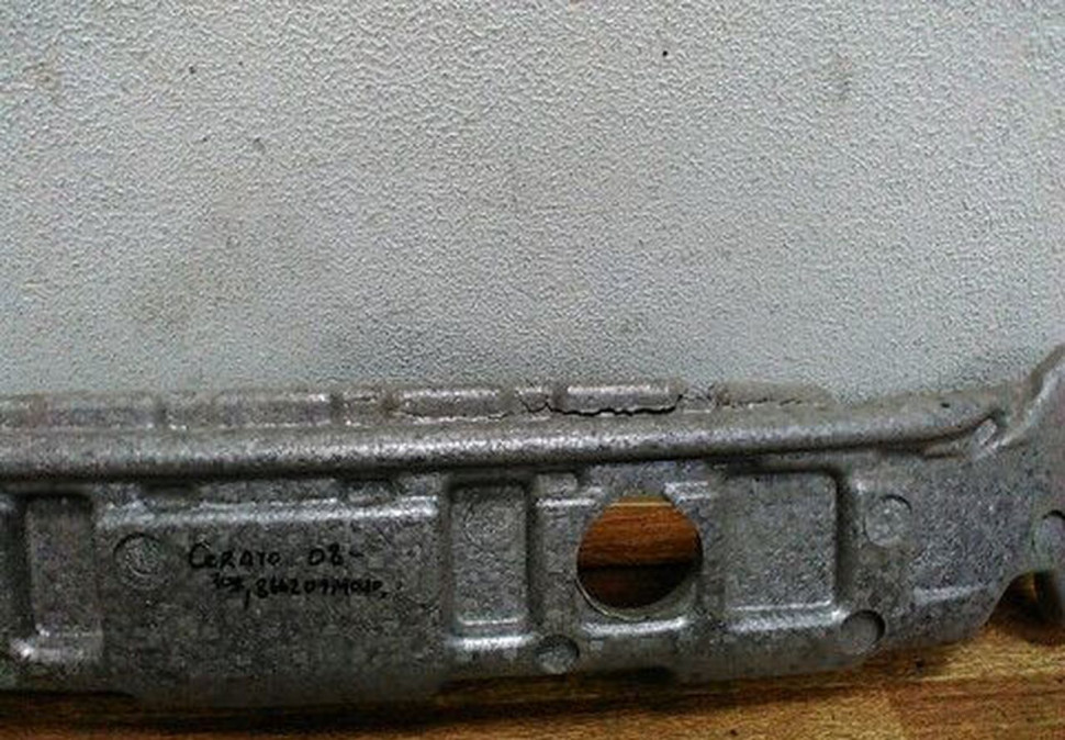 Абсорбер заднего бампера Kia Cerato (08>) трещины разрушена часть oem 866201m010 Абсорбер заднего бампера Kia Cerato (08>) трещины разрушена часть oem 866201m010