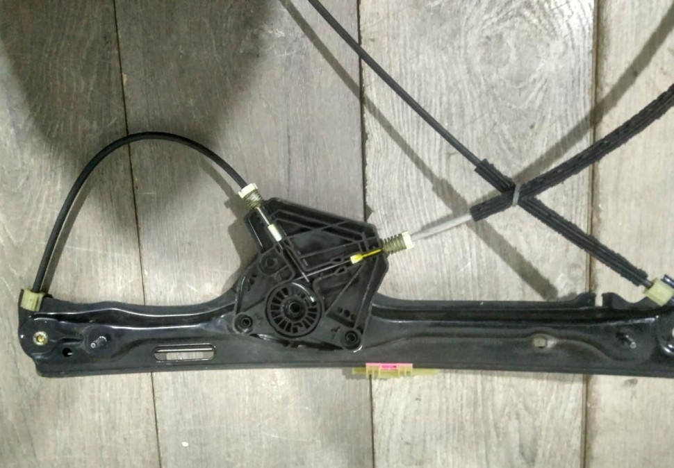 Механизм стеклоподъемника передней левой двери бу BMW X6 F16 OEM 51337292903 Механизм стеклоподъемника передней левой двери бу BMW X6 F16 OEM 51337292903