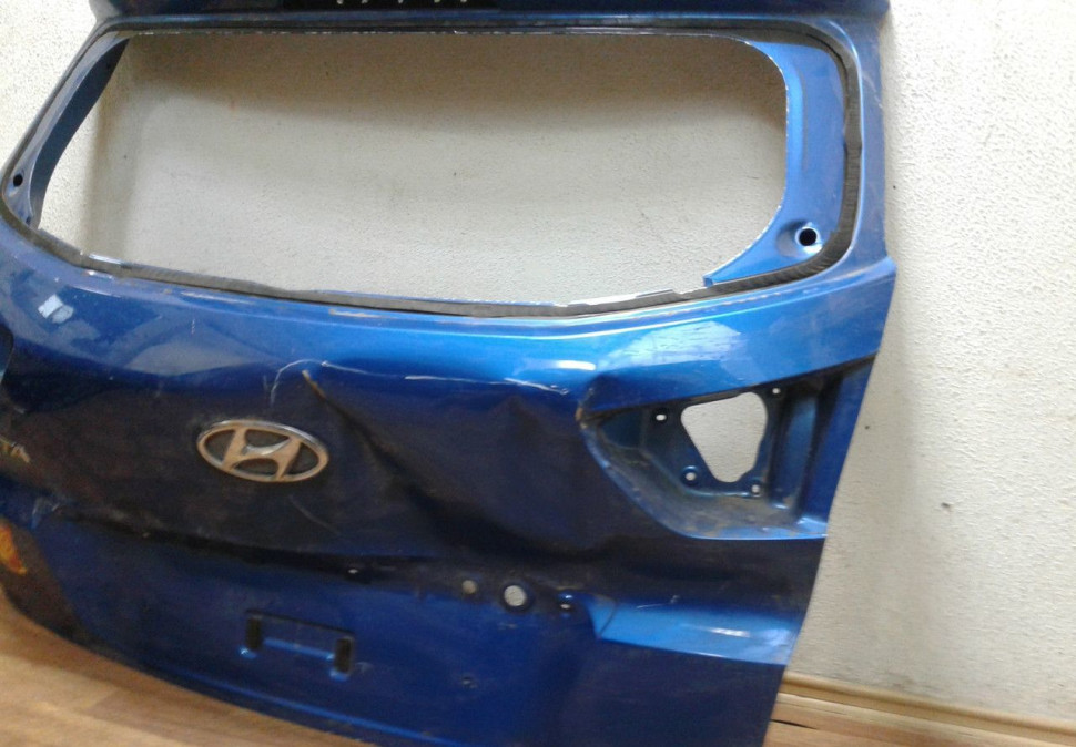 Крышка багажника Hyundai Creta (вмятина) (скл-3) Крышка багажника Hyundai Creta (вмятина) (скл-3)
