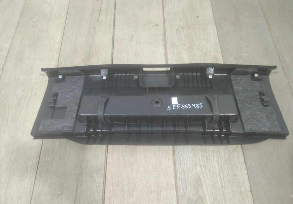 Обивка задней панели бу Skoda Octavia A7 OEM 5E5863485