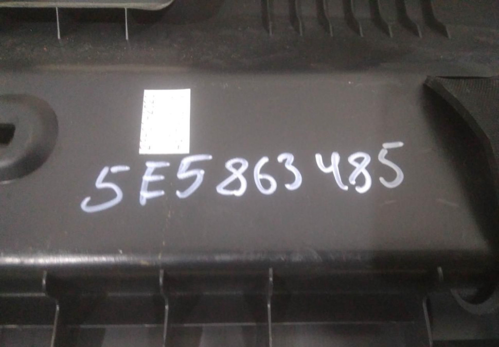 Обивка задней панели бу Skoda Octavia A7 OEM 5E5863485 Обивка задней панели бу Skoda Octavia A7 OEM 5E5863485