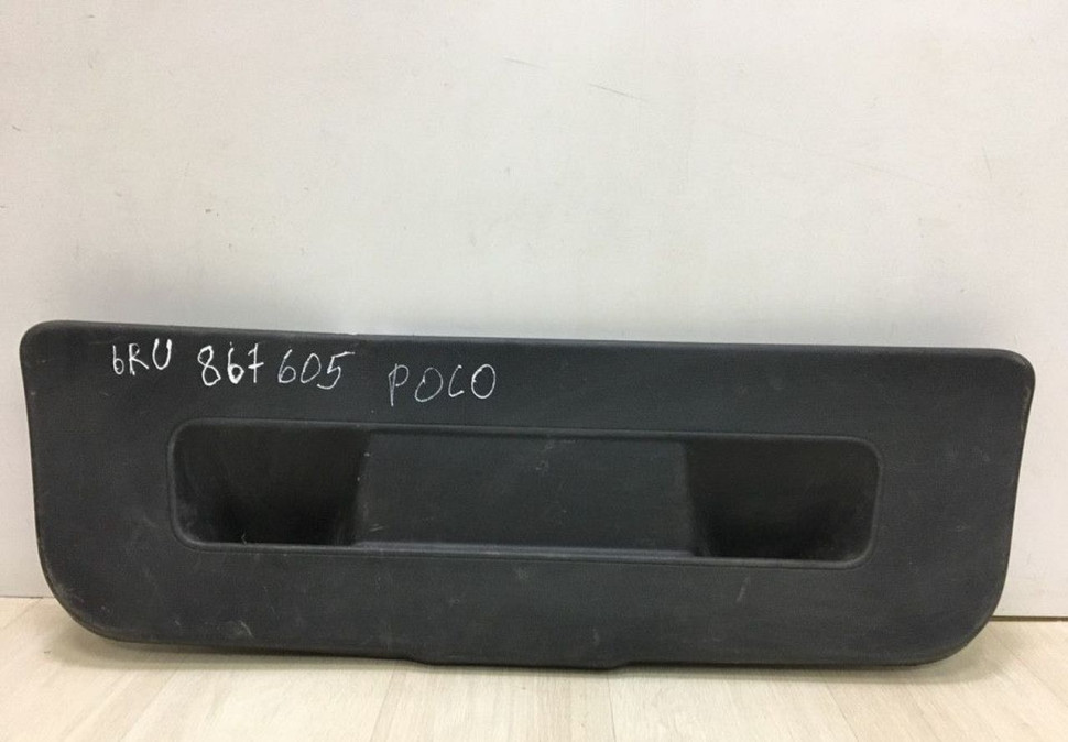 Обивка крышки багажника Volkswagen Polo седан oem 6ru867605  (мал.трещина)