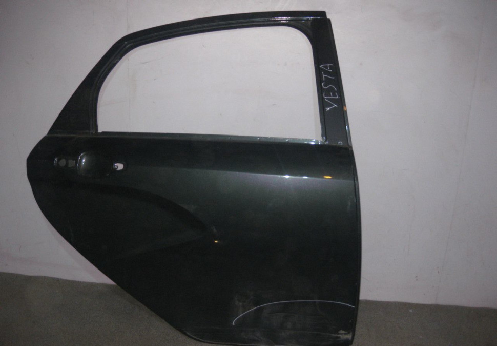 Дверь задняя правая Lada Vesta вмятина (скл-3)