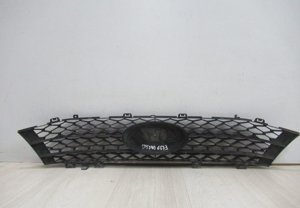 Решетка радиатора Lada Vesta oem 8450006673 (слом. 1 креп.) (скл-3)
