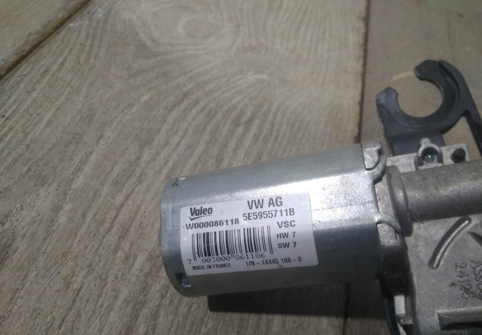 Моторчик стеклоочистителя задний бу Skoda Octavia A7 OEM 5E5955711B