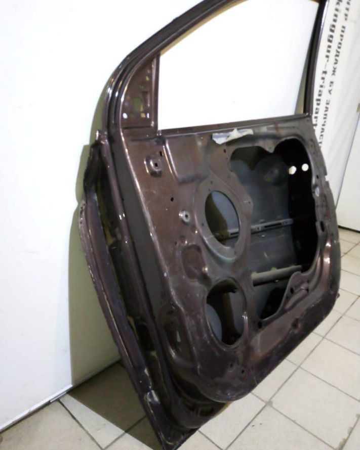 Дверь передняя правая Hyundai IX35 oem 760042Y010 (скл-3)