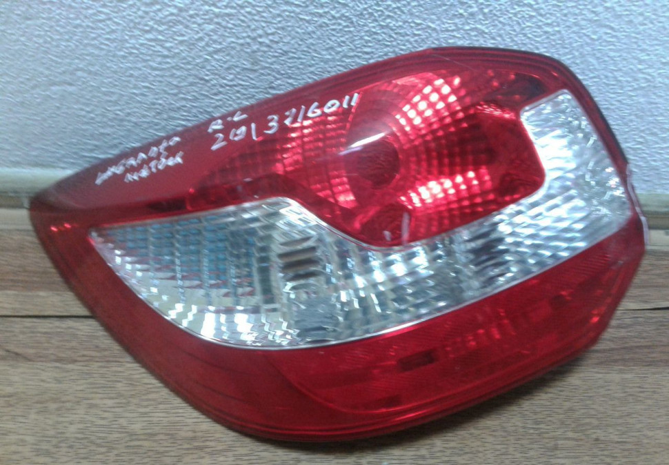 Фонарь левый Lada Granta лифтбек (скол) oem 21913716011 (скл-3)