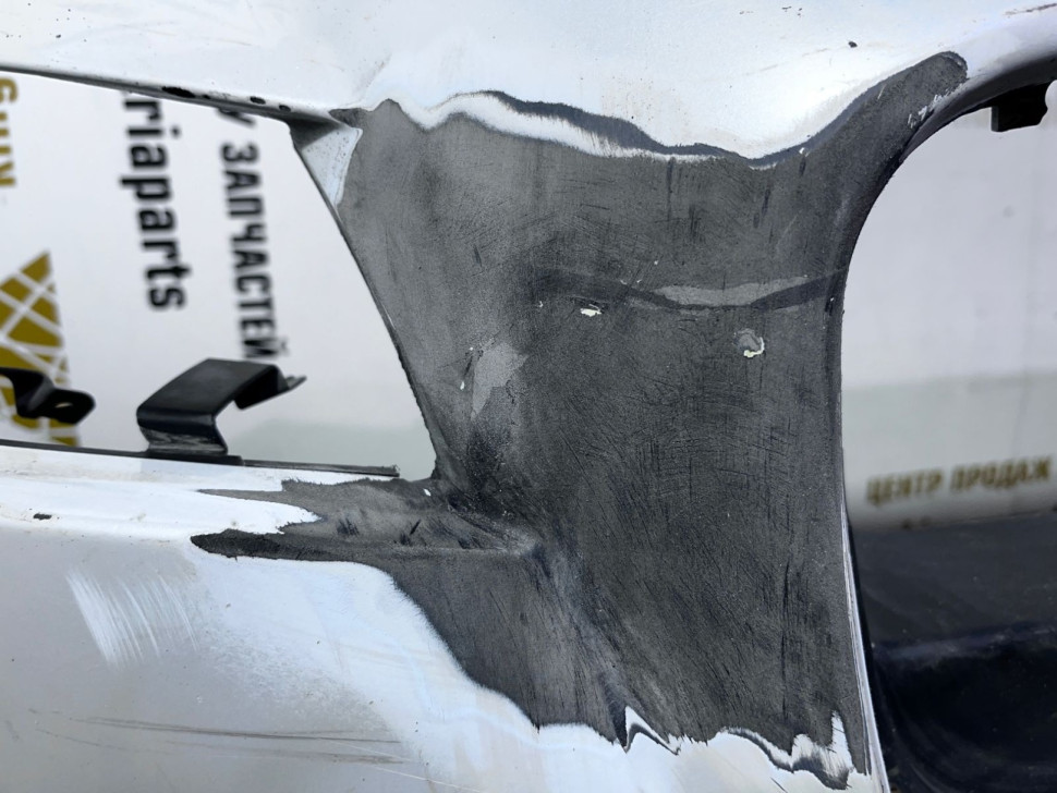 Бампер передний Jaguar XF (11-15) рестайлинг oem CX2317C831 (трещины,трещ на боковом крепл)