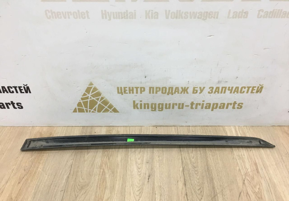 Молдинг двери передний левый Skoda Yeti OEM 5L0853517B