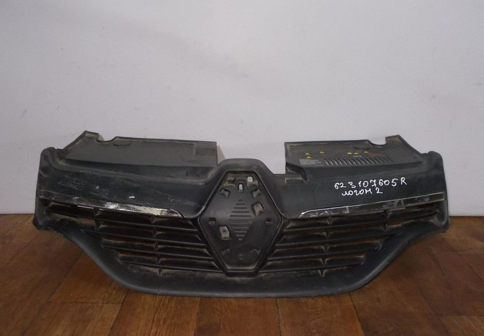Решетка радиатора бу Renault Logan 2 OEM 623107605R