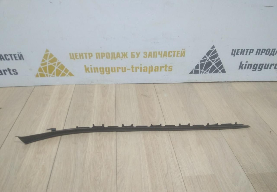 Молдинг лобового стекла левый бу BMW X1 F48 OEM 51317350609