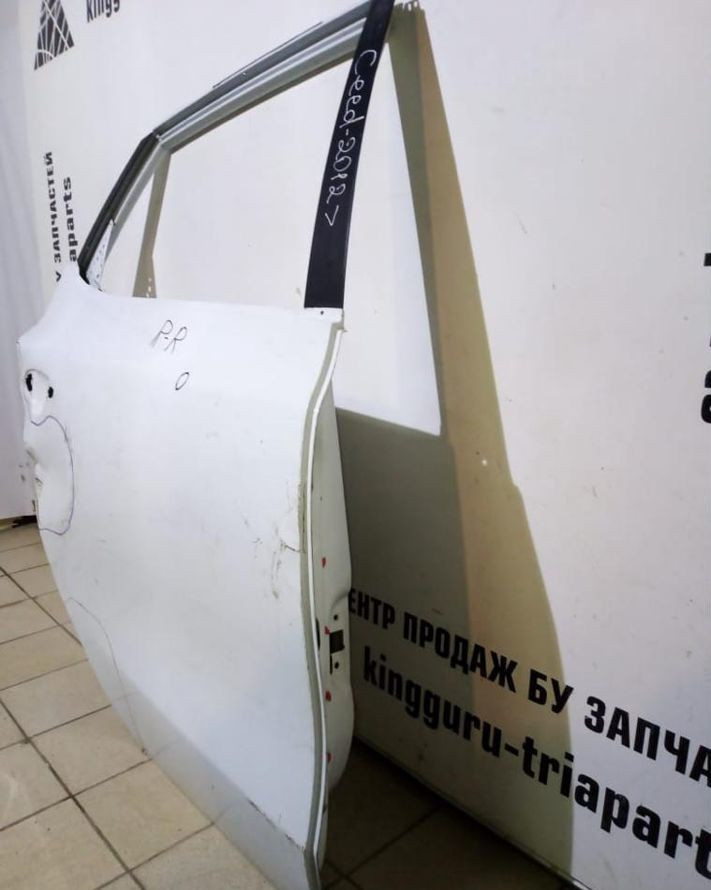Дверь задняя правая Kia Ceed 2012-2018 oem 77004A2000  (скл-3)